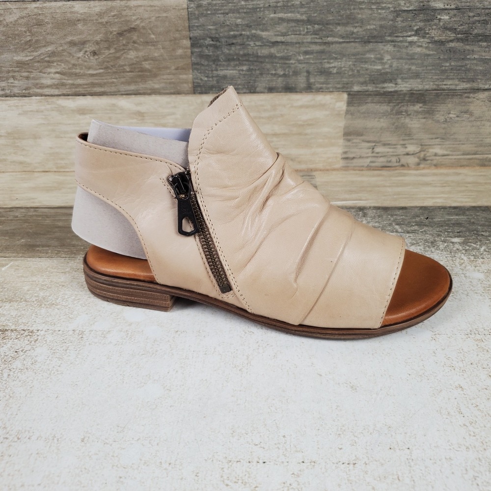 Miz Mooz Dylan Womens Sandals Sz 8.5 Cream Leather Side Zipper Open Toe Comfort